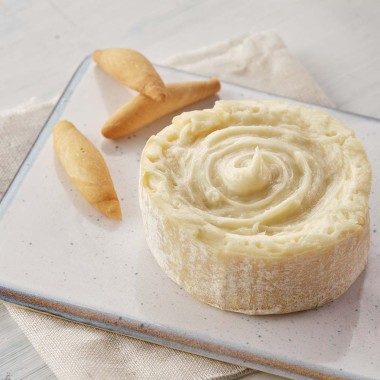 Soft Cheese Torta de la dehesa with case